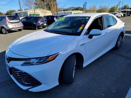 2020 Toyota Camry Hybrid LE