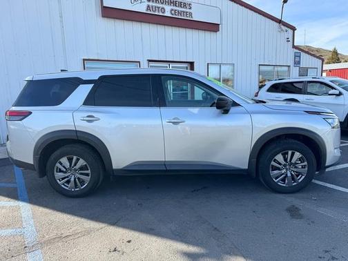 2024 Nissan Pathfinder S