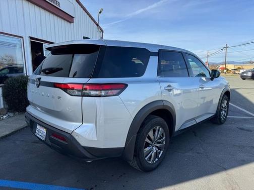 2024 Nissan Pathfinder S