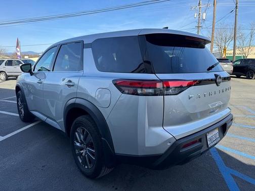 2024 Nissan Pathfinder S