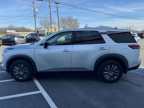 2024 Nissan Pathfinder S