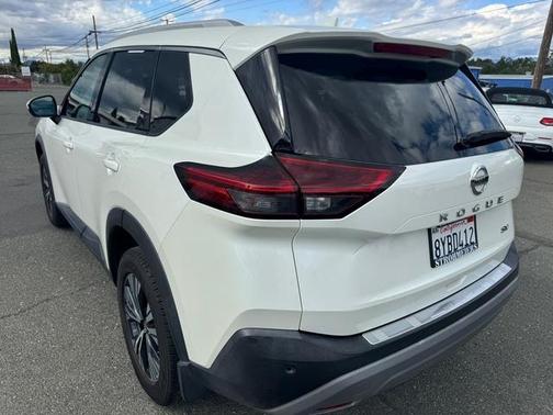 White 2021 Nissan Rogue SV