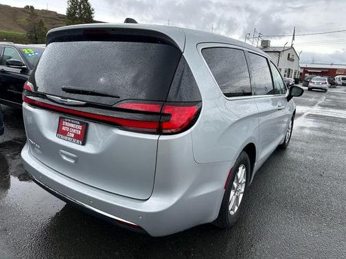 2024 Chrysler Pacifica Touring-L