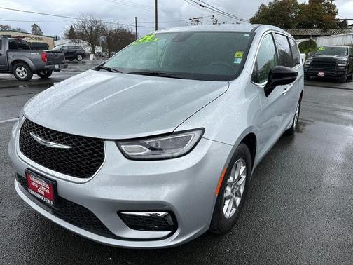 2024 Chrysler Pacifica Touring-L