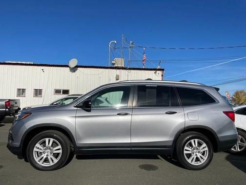 Photo 4 of 11 of 2018 Honda Pilot LX