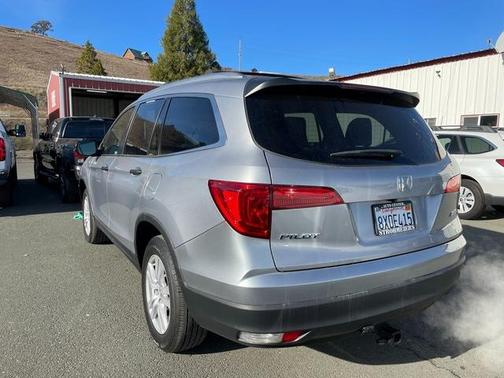 Photo 5 of 11 of 2018 Honda Pilot LX