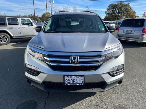 Photo 2 of 11 of 2018 Honda Pilot LX