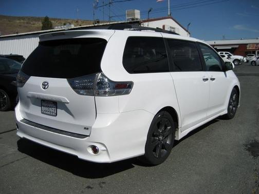 2016 Toyota Sienna SE