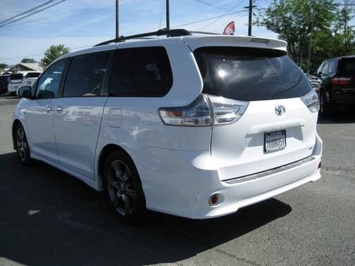 2016 Toyota Sienna SE