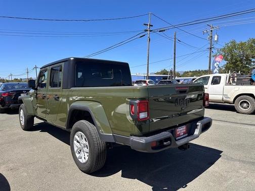 2023 Jeep Gladiator Sport