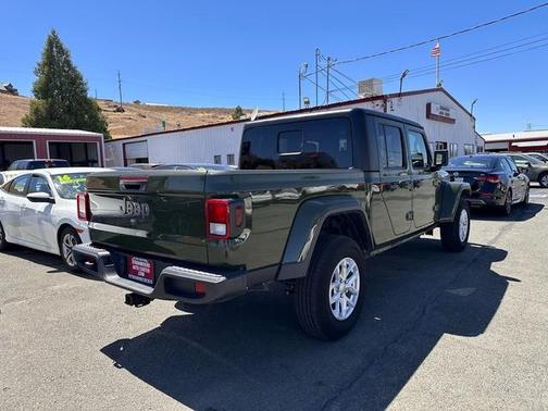 2023 Jeep Gladiator Sport