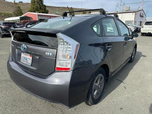 Winter Gray Metallic 2011 Toyota Prius IV