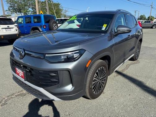 Platinum Gray Metallic 2025 Volkswagen Tiguan 2.0T S