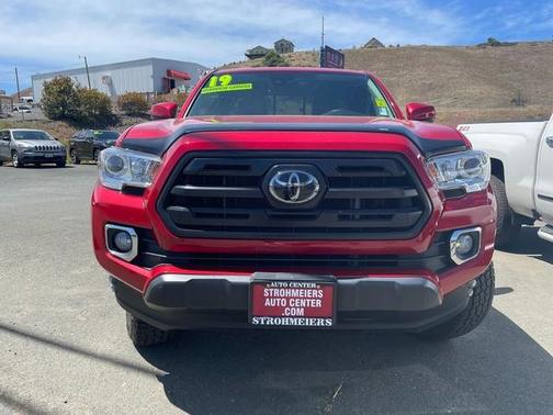 Photo 2 of 11 of 2019 Toyota Tacoma SR