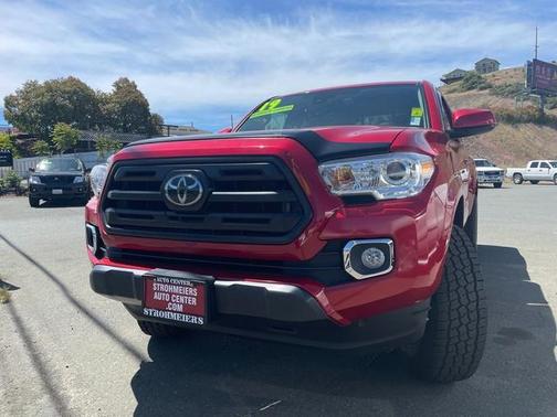Photo 3 of 11 of 2019 Toyota Tacoma SR