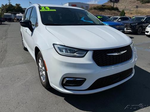 Bright White Clearcoat 2024 Chrysler Pacifica Touring-L