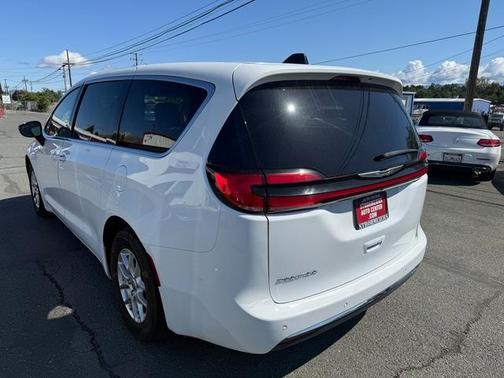 Bright White Clearcoat 2024 Chrysler Pacifica Touring-L