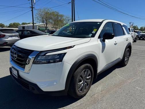 2025 Nissan Pathfinder S