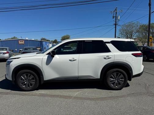 2025 Nissan Pathfinder S