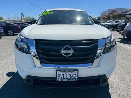 2025 Nissan Pathfinder S