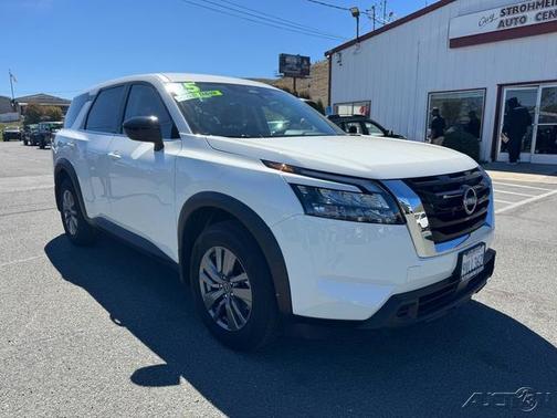 2025 Nissan Pathfinder S