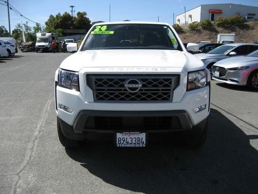 2024 Nissan Frontier SV