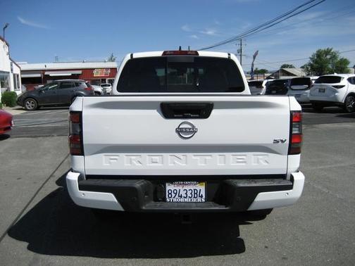 2024 Nissan Frontier SV