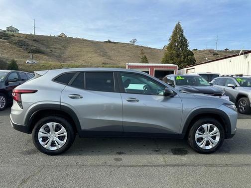 2025 Chevrolet Trax LS