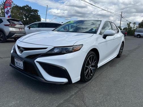 Ice 2024 Toyota Camry SE