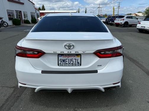 Ice 2024 Toyota Camry SE