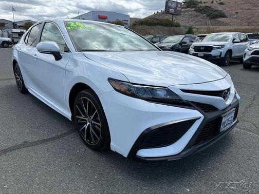 Ice 2024 Toyota Camry SE