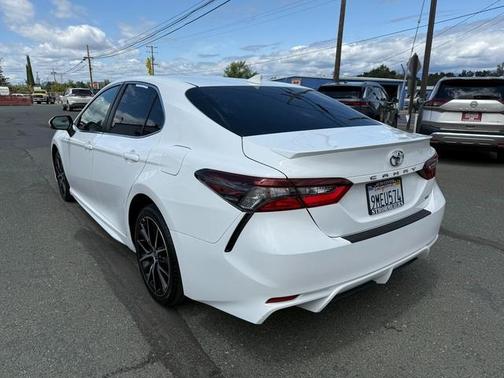 Ice 2024 Toyota Camry SE