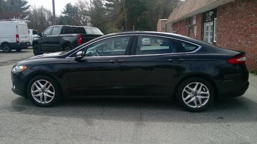 Black 2013 Ford Fusion SE