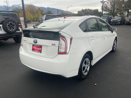 Super White 2014 Toyota Prius Two