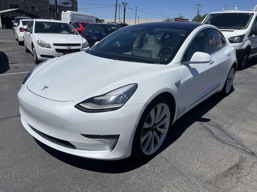 Pearl White Multi-Coat 2018 Tesla Model 3 Performance
