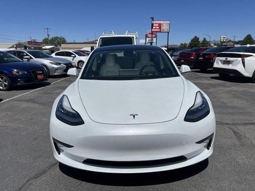 Pearl White Multi-Coat 2018 Tesla Model 3 Performance