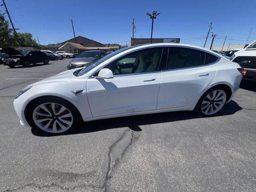 Pearl White Multi-Coat 2018 Tesla Model 3 Performance