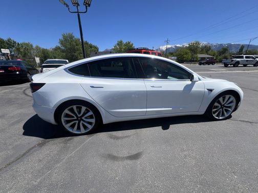 Pearl White Multi-Coat 2018 Tesla Model 3 Performance