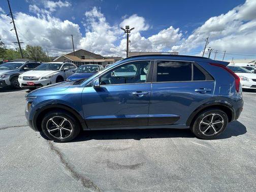 Mineral Blue 2024 Kia Niro SX