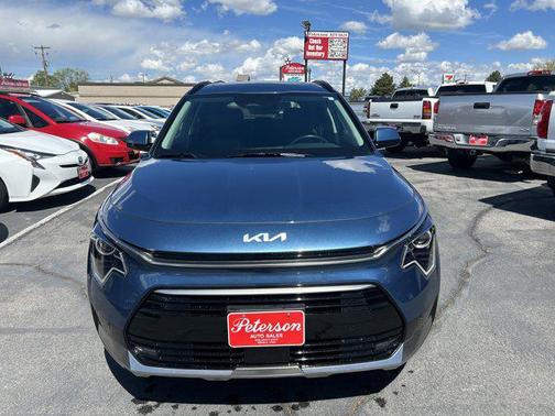Mineral Blue 2024 Kia Niro SX