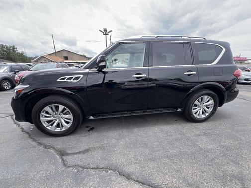 Black Obsidian 2017 INFINITI QX80 Limited