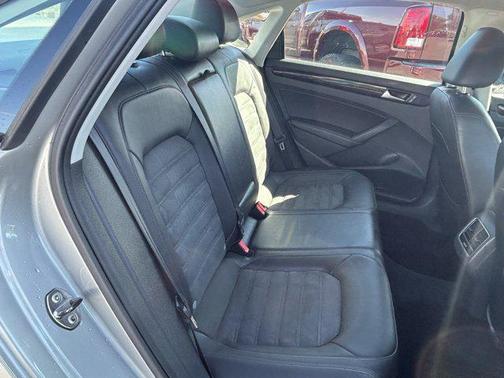 2014 Volkswagen Passat 1.8T Auto SEL Premium