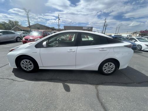 Super White 2016 Toyota Prius Two