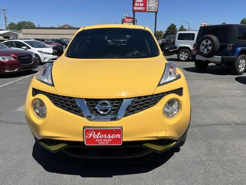 Solar Yellow 2016 Nissan Juke SV