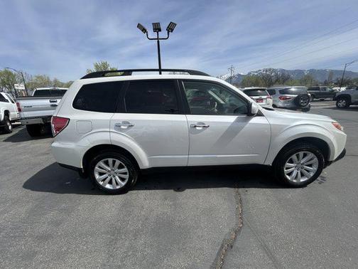 Satin White Pearl 2013 Subaru Forester 2.5X