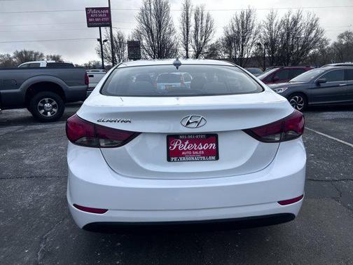 2016 Hyundai ELANTRA SE