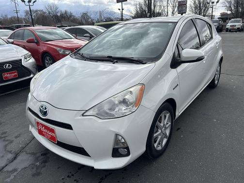 Super White 2012 Toyota Prius c Four