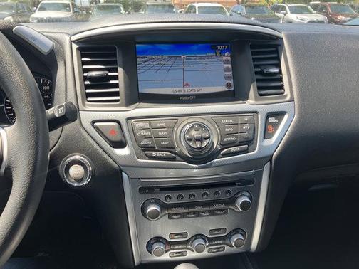 2017 Nissan Pathfinder SL