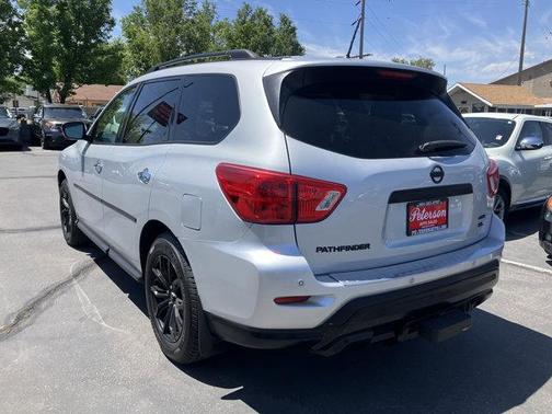 2017 Nissan Pathfinder SL