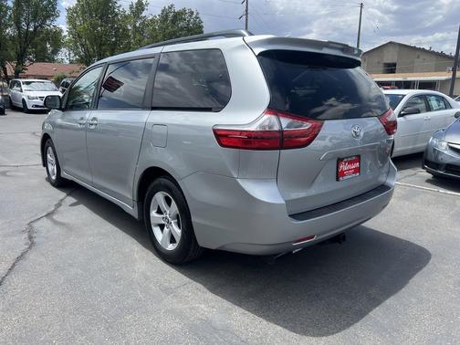 Celestial Silver Metallic 2019 Toyota Sienna LE